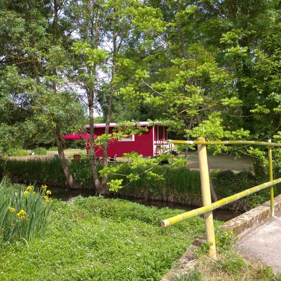 La Roulotte Du Moulin De Palet Villa Bauge-en-Anjou Exterior photo